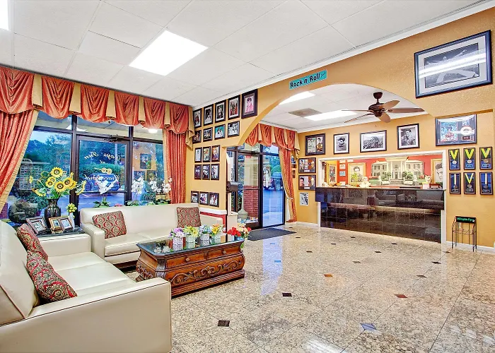 Family Friendly Hotels Days Inn By Wyndham Memphis At Graceland