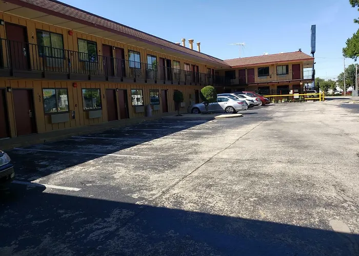 Motel: Super 7 Inn